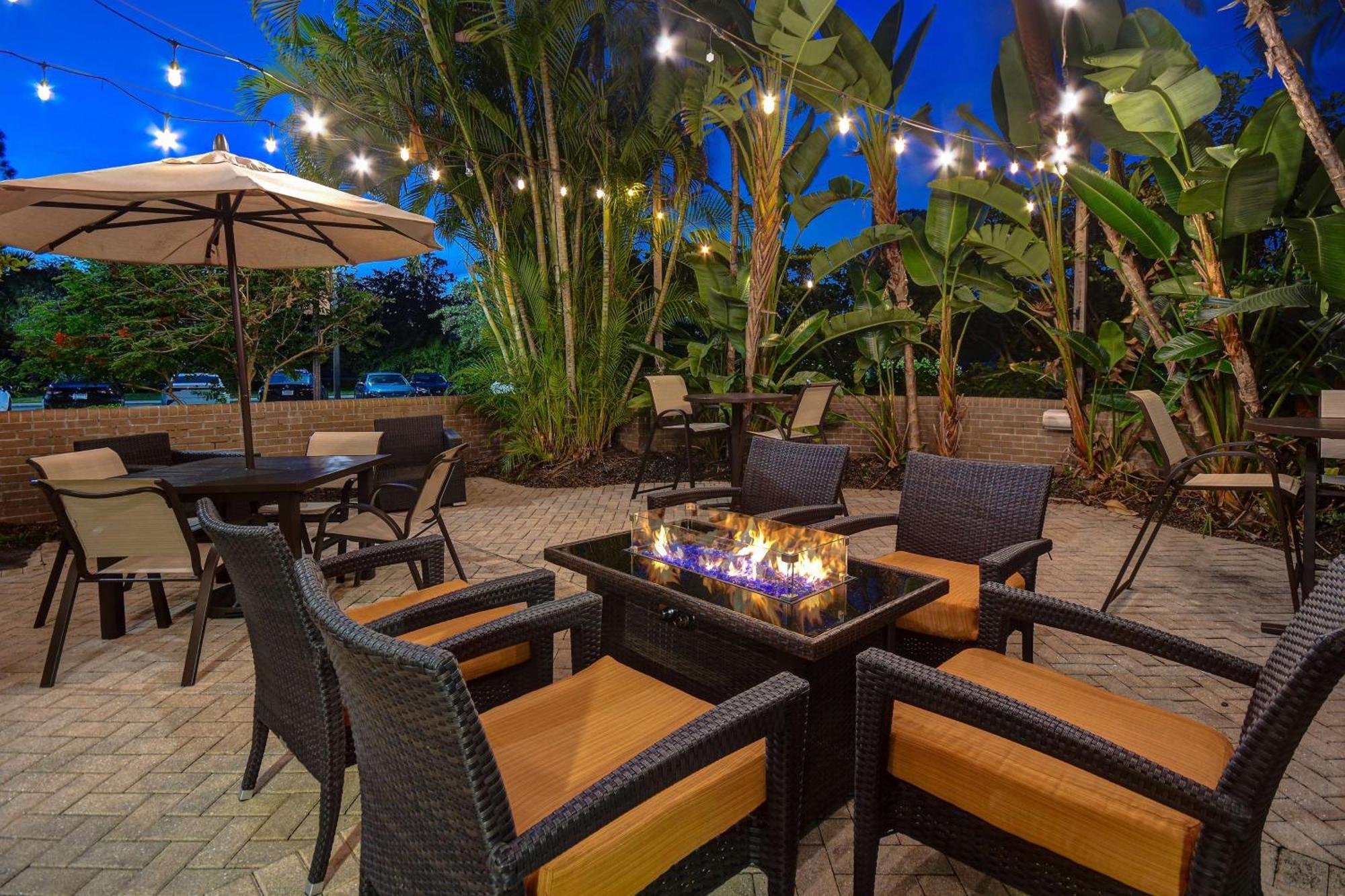 Hilton Garden Inn Fort Myers Zewnętrze zdjęcie