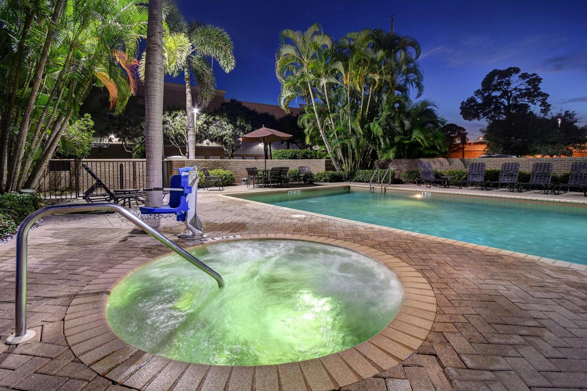 Hilton Garden Inn Fort Myers Zewnętrze zdjęcie